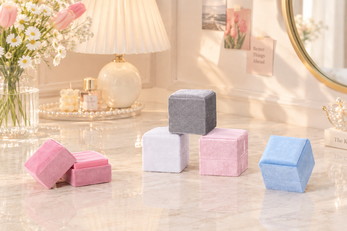 Velvet Square Ring Box